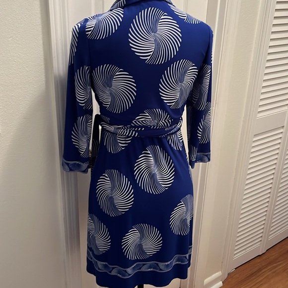 Sandra Darren gorgeous wrap dress - Picture 4 of 8